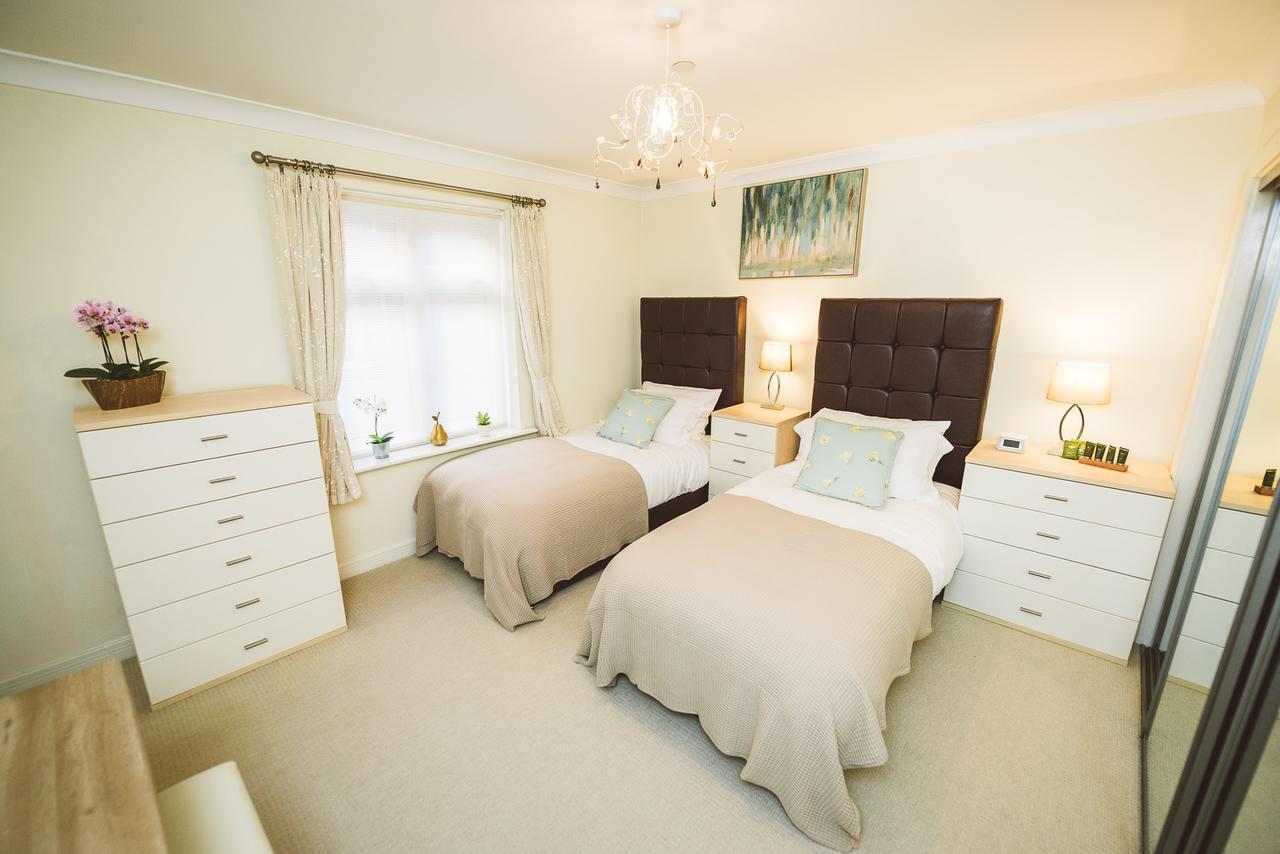 Charming Two Bedroom Apartment With Free Private Parking Leatherhead Εξωτερικό φωτογραφία