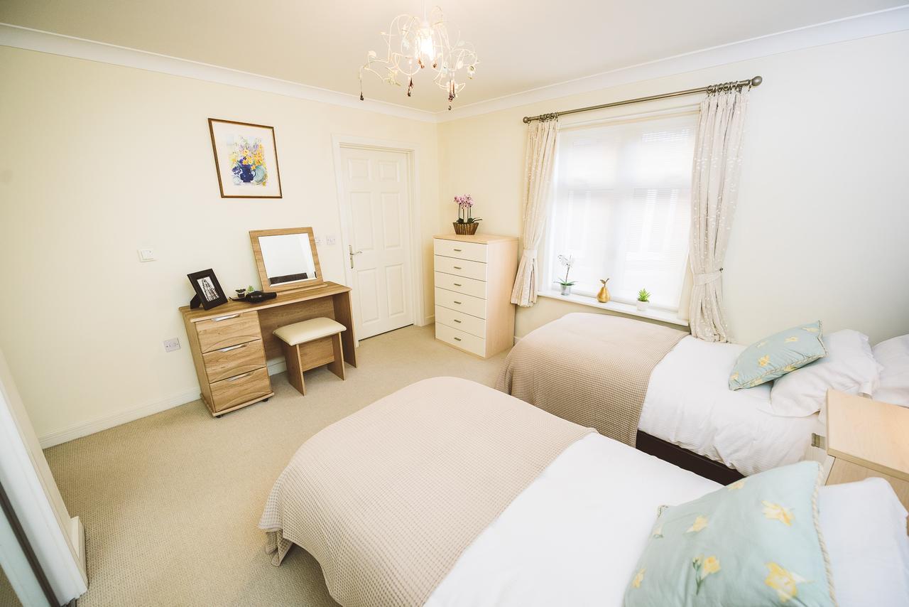 Charming Two Bedroom Apartment With Free Private Parking Leatherhead Εξωτερικό φωτογραφία