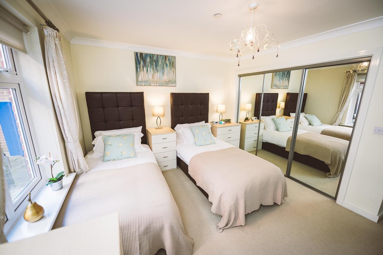 Charming Two Bedroom Apartment With Free Private Parking Leatherhead Εξωτερικό φωτογραφία