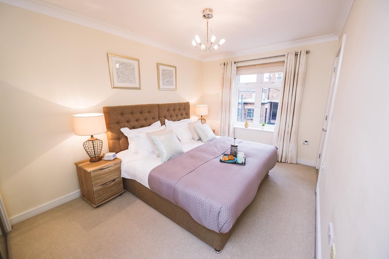 Charming Two Bedroom Apartment With Free Private Parking Leatherhead Εξωτερικό φωτογραφία