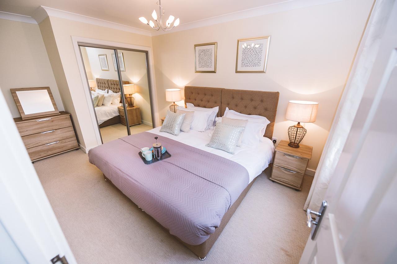 Charming Two Bedroom Apartment With Free Private Parking Leatherhead Εξωτερικό φωτογραφία