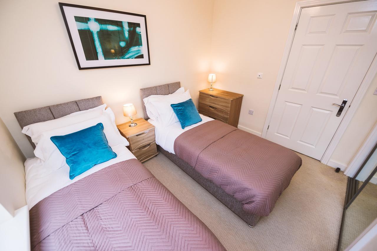 Charming Two Bedroom Apartment With Free Private Parking Leatherhead Εξωτερικό φωτογραφία