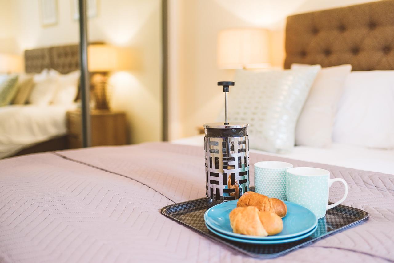 Charming Two Bedroom Apartment With Free Private Parking Leatherhead Εξωτερικό φωτογραφία
