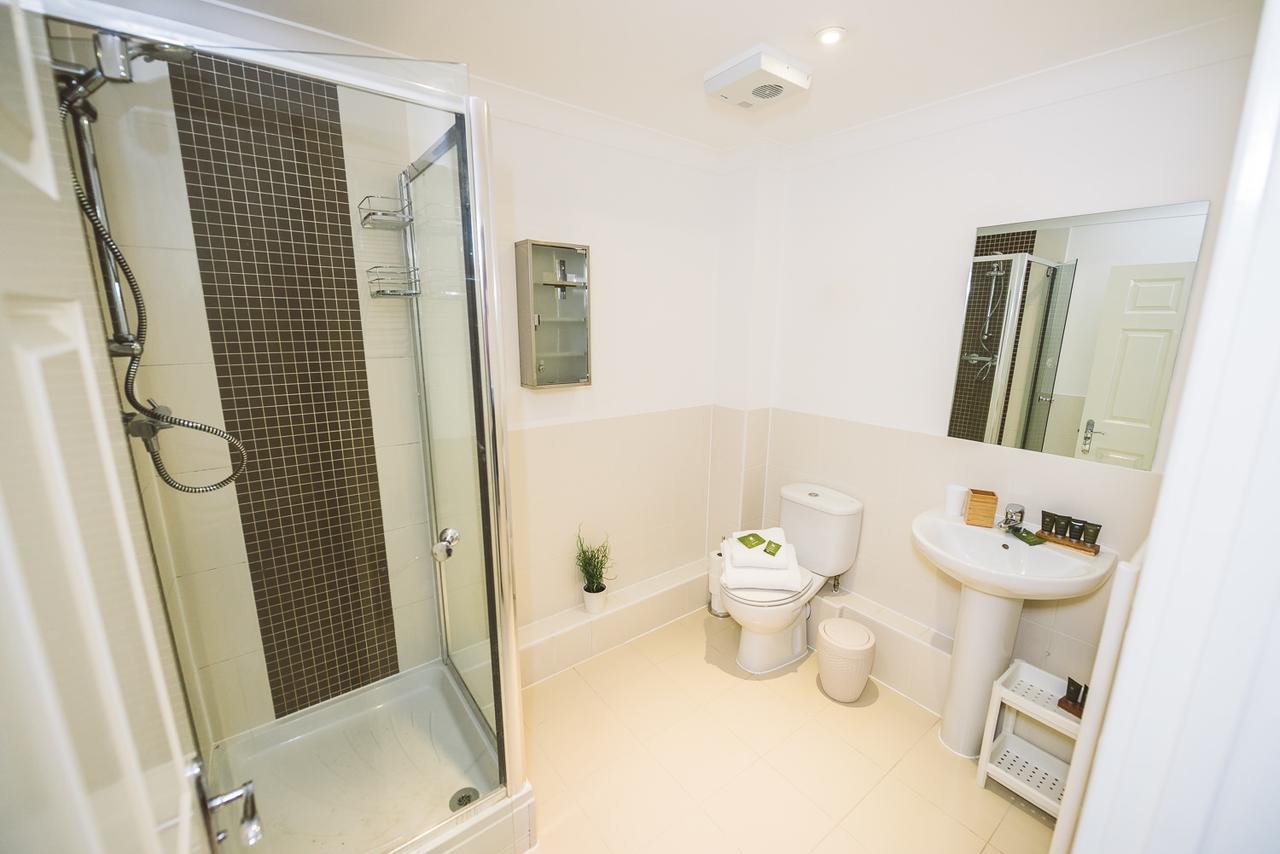 Charming Two Bedroom Apartment With Free Private Parking Leatherhead Εξωτερικό φωτογραφία