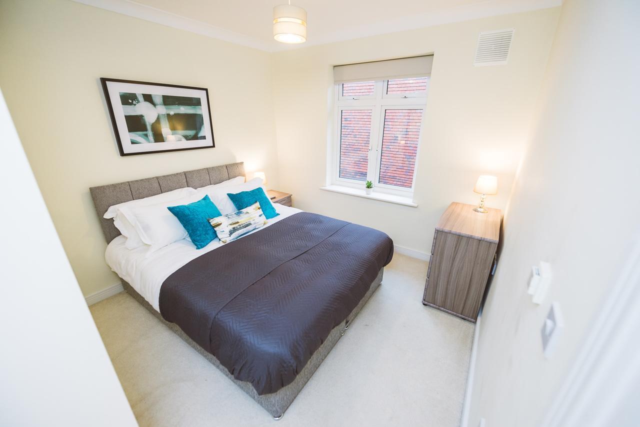 Charming Two Bedroom Apartment With Free Private Parking Leatherhead Εξωτερικό φωτογραφία