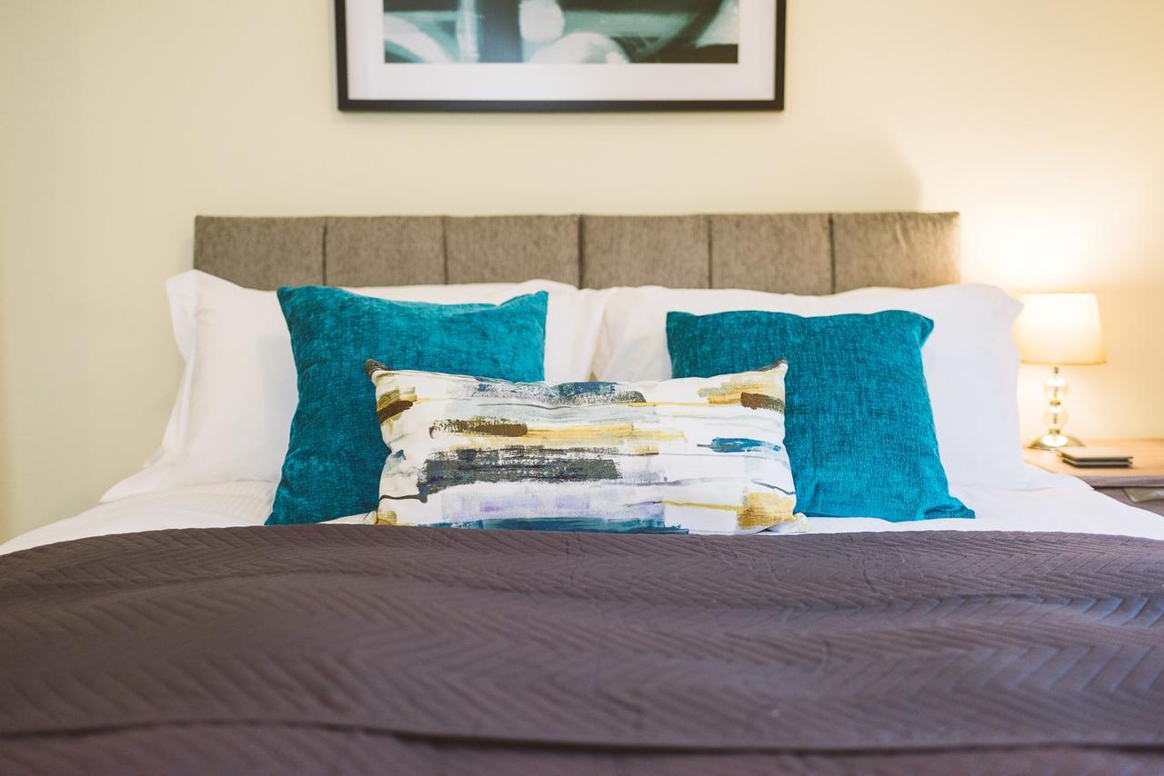 Charming Two Bedroom Apartment With Free Private Parking Leatherhead Εξωτερικό φωτογραφία