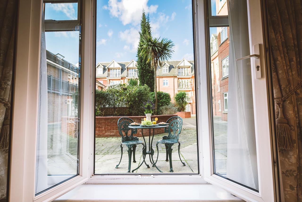 Charming Two Bedroom Apartment With Free Private Parking Leatherhead Εξωτερικό φωτογραφία
